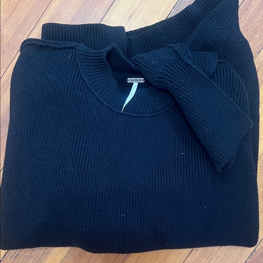 Free People Men's/Women’s Classic Black Crewneck Sweater